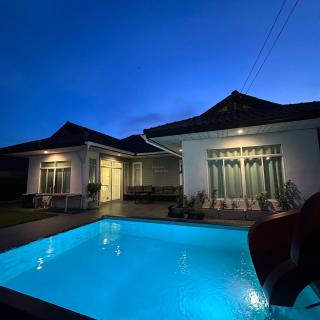 Victoria Poolvilla Pattaya by Chon - 0