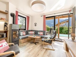 Chalet Alpenzauber mit beheiztem Pool, Inzell - 1