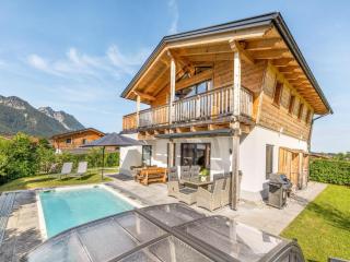 Chalet Alpenzauber mit beheiztem Pool, Inzell - 4
