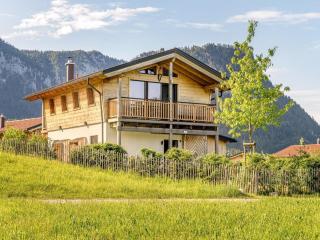Chalet Alpenzauber mit beheiztem Pool, Inzell - 0