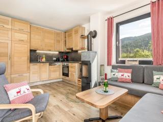 Chalet Alpenzauber mit beheiztem Pool, Inzell - 1