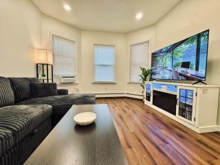 Luxe, Bright & Stylish 2Bed Unit with Parking near NYC! - 2