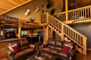 Spacious Packwood Cabin w/ Hot Tub - Near River - 4