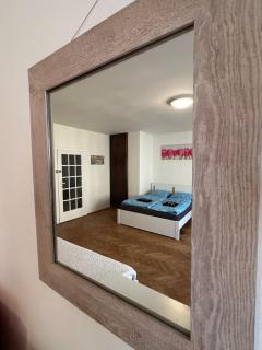 Central King-Size Room - 8