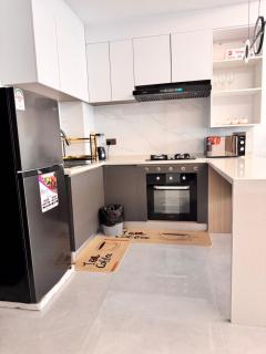 The Opal Residence Kilimani near Yaya Centre with Heated Pool, Gym, Free Parking, Sauna, Free Wi-Fi and Lounge Area - 4