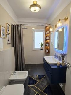 Spacious Central Apartment with Panoramic Views - 1