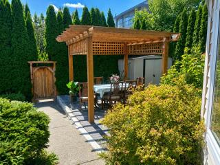 Spacious Family-Friendly 3BR Suite Near White Rock Beach - 2