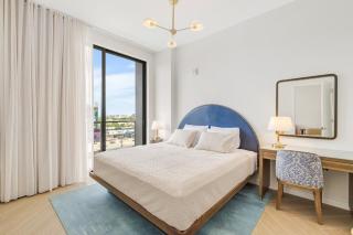 Chic Miami Apt Pool Gym & Sleeps 4 - 6