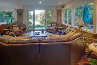 Bayfront PNW Lodge: Dock, Pickleball & Guest House - 5