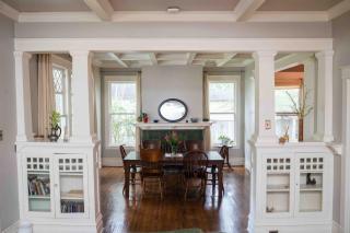 Porch swing, 1920s home, walk to live music - 9