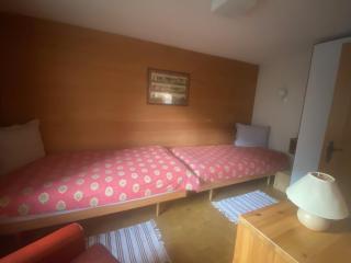 Gstaad 2 Bed Alpine Retreat Sleeps 6, 2 Min Walk to Eggli, Views and Parking - 1