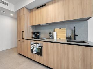 First 3106 Highrise Dreamscape Stay - 2