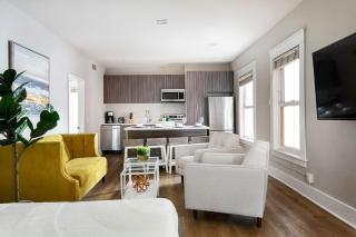 Sleek Gaslamp 2BR Hotel Suite Walk to Petco Park - 7