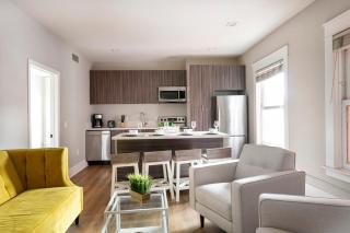 Sleek Gaslamp 2BR Hotel Suite Walk to Petco Park - 4