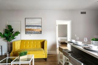 Sleek Gaslamp 2BR Hotel Suite Walk to Petco Park - 9
