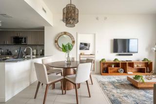 Luxury Condo - 2B2B with Amazing Skyline View - 6