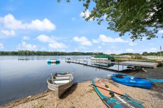 Waterfront Oasis w Beach, Dock and Kayaks - 8