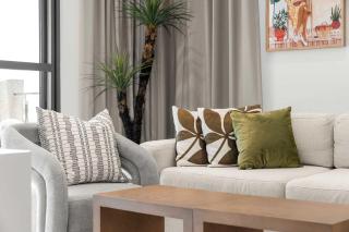 Chic Top-Floor 1BR-Pool & Jacuzzi - Eagle Beach - 9