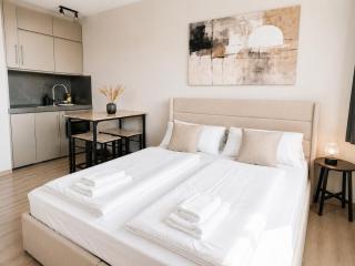 LINZ BASE STUDIO Business and Leisure, City Center - 0