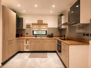 Modern 1 Bedroom Apartment at Cantonment - 5