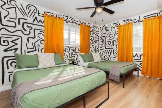 Santa Paula Relax and Play Private Modern Stay and Chefs Kitchen - 8
