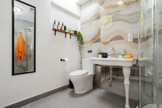 Santa Paula Relax and Play Private Modern Stay and Chefs Kitchen - 3
