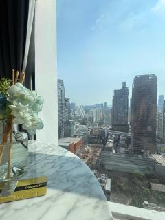 Luxury HighRise Condo Stunning City View BTS Nana - 8