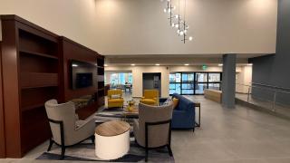 Comfort Inn & Suites - 9