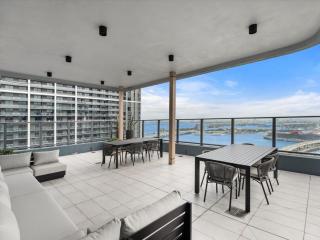 First 3012 Elevated Cityscape Living - 4