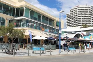 Scarborough beach, Free parking and wifi, walk to the beach, cafes - 9