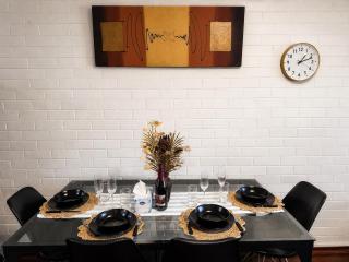 Scarborough beach, Free parking and wifi, walk to the beach, cafes - 4