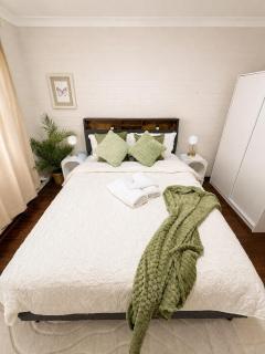 Scarborough beach, Free parking and wifi, walk to the beach, cafes - 1