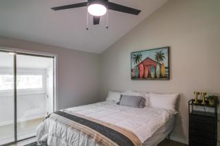 Walk to Beach! Prime Okaloosa Island Townhome - 2