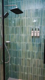 Exclusive Top Floor 1BR Pool & Jacuzzi - Eagle Beach - 4