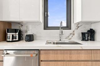 Premium Corner 1BR - Sunrise & Sunset Views - 4