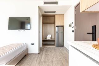 Lian 9 - Deluxe Studio Apartment w Kitchen & Parking, BRAND NEW - Lungomare 3 min - 4