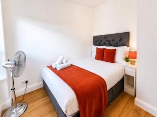 2 Bedroom Flat By Earlsfield Train Station - 8