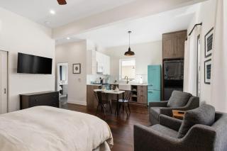 Artifact Inn - Metro Studio Near Top Attractions - 8