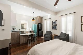 Artifact Inn - Metro Studio Near Top Attractions - 7