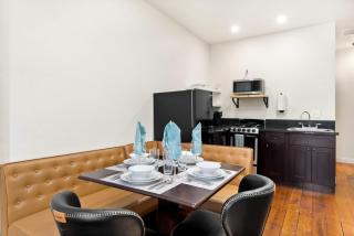 Artifact Inn - Stay in Charming APT Prime location - 4