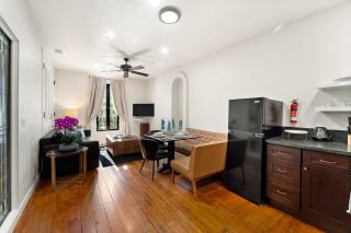 Artifact Inn - Stay in Charming APT Prime location - 6