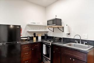 Artifact Inn - Stay in Charming APT Prime location - 3