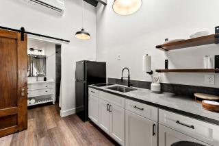 Artifact Inn - Relax in a Charming Historic Studio - 5