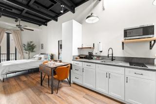 Artifact Inn - Discover Cozy Studio Walk Score 99 - 9