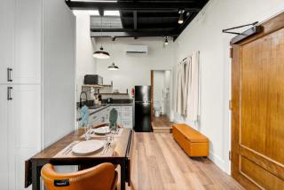 Artifact Inn - Discover Cozy Studio Walk Score 99 - 3