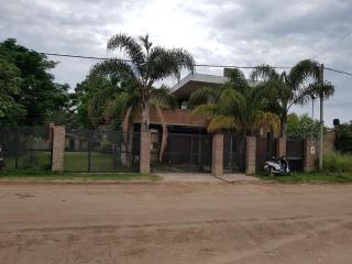 Casa de categoría con piscina, quincho y parque - 9