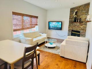 Top Rated 4 bedrooms, 5 beds near airport - 8
