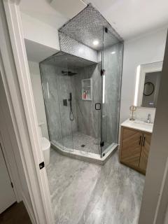 Space 2 - Private spacious bedroom with ensuite and living space - 6