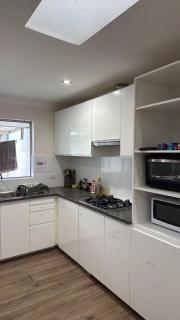 R6 Bright Spacious Room near Perth Airport with AC - 6