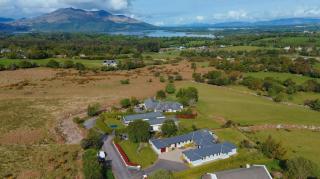 Home in Killarney - 6 Bedrooms, Beautiful Home! - 3